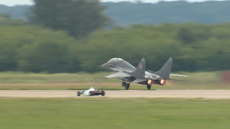 Sport cars challenge airplanes in 2nd race at MAKS Air show (VIDEO)