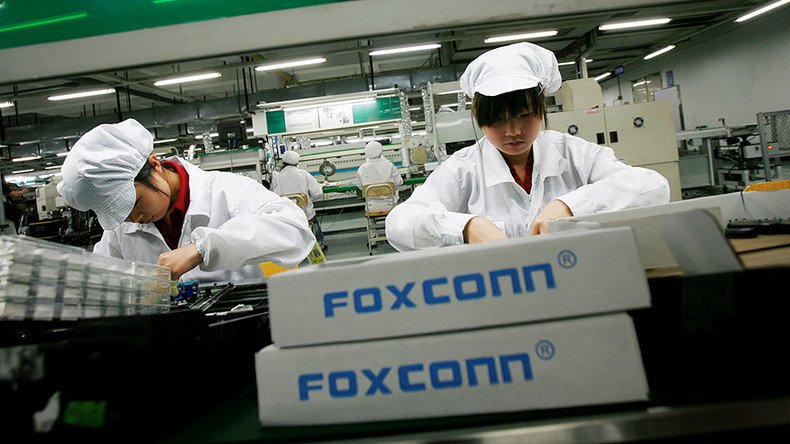 Trump lauds potential 13k new jobs in Wisconsin Foxconn factory, but robots may land all the gigs