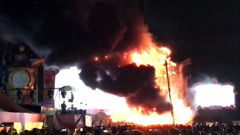 Massive Barcelona festival fire evacuates 22,000 (VIDEOS)
