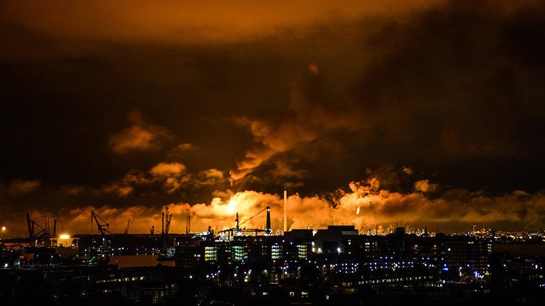 Shell shuts production at Europe’s largest refinery in Rotterdam after massive fire (PHOTO, VIDEO)