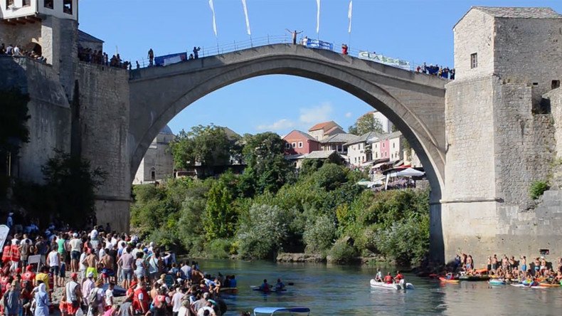 Daredevil divers take astounding plunge from iconic Mostar bridge (VIDEOS, PHOTOS)
