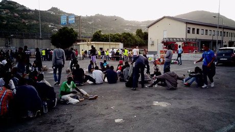 Migrants set up camp in Italy’s Ventimiglia after being denied entry to France (VIDEO)