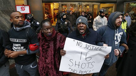 Laquan McDonald shooting trial: Judge drops out, 3 officers plead not guilty