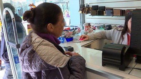 Long queues at Uruguayan pharmacies as recreational cannabis finally legal to sell (VIDEO)
