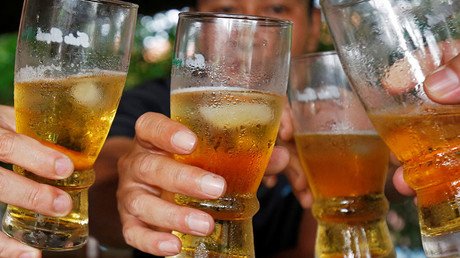 I’ll drink to that: Alcohol actually helps your memory, study claims