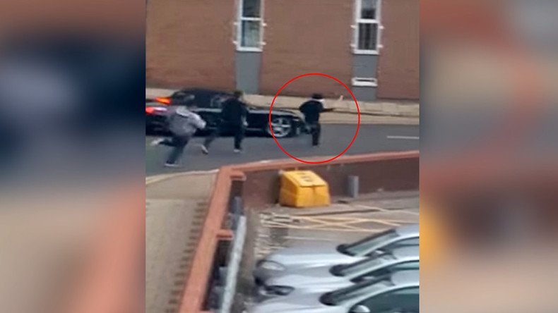 ‘I’ll chop you up’: Machete-wielding man chased by Birmingham police (VIDEO)