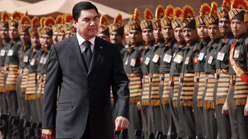 Turkmen leader channels inner Arnie for Commando-style troop inspection (VIDEO)