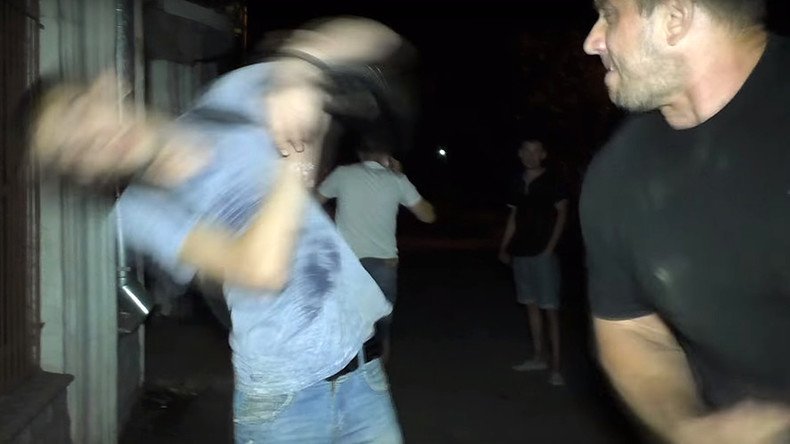 Ukrainian powerlifter beats up group of men on camera