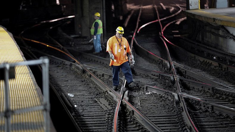 Train derailment & fire prompts evacuation of Pennsylvania town