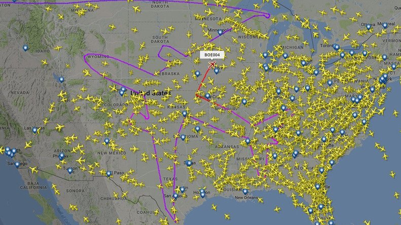 Air art: Plane traces perfect outline of itself over the US (IMAGE) 
