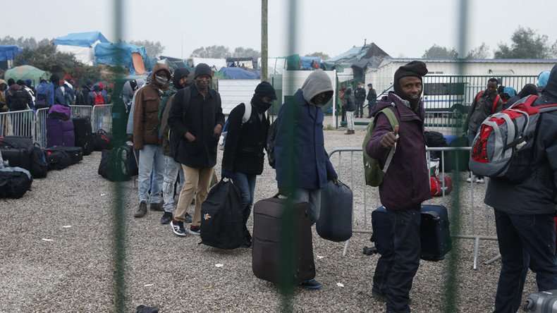 Migrants & refugees have tried to breach UK border 17,000 times this year – France 