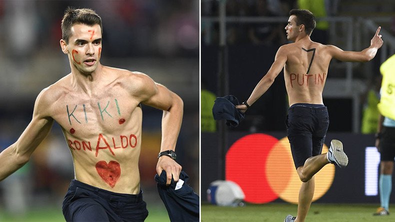 Man with ‘Ronaldo & Putin’ written on his body invades UEFA Super Cup pitch (VIDEO, PHOTOS)
