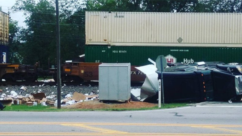 Holy truck! Train smashes into stuck semi-trailer on Atlanta railway (VIDEO & PHOTO)