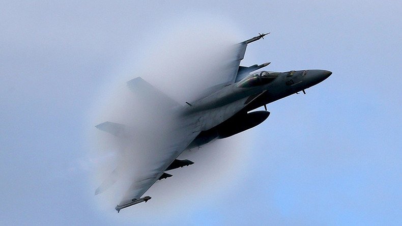 US fighter jet makes crash landing at Bahrain airport (PHOTOS)
