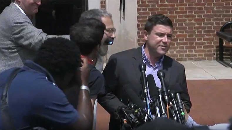 ‘Unite the Right’ organiser punched, forced to flee press conference in Charlottesville (VIDEOS)