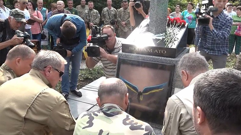 Sword piercing Russia and Diablo III angel? Ukraine war memorial image mirrors video game character