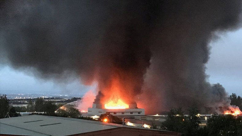 Fire tears through Glasgow fruit market after ‘explosion’ (VIDEO)