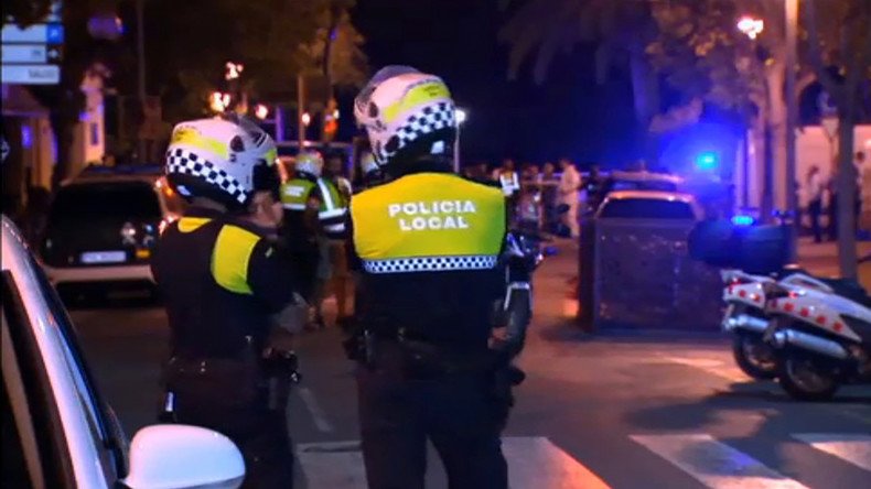 Car rams pedestrians at Cambrils seafront near Barcelona, 5 terrorist suspects killed (VIDEO)