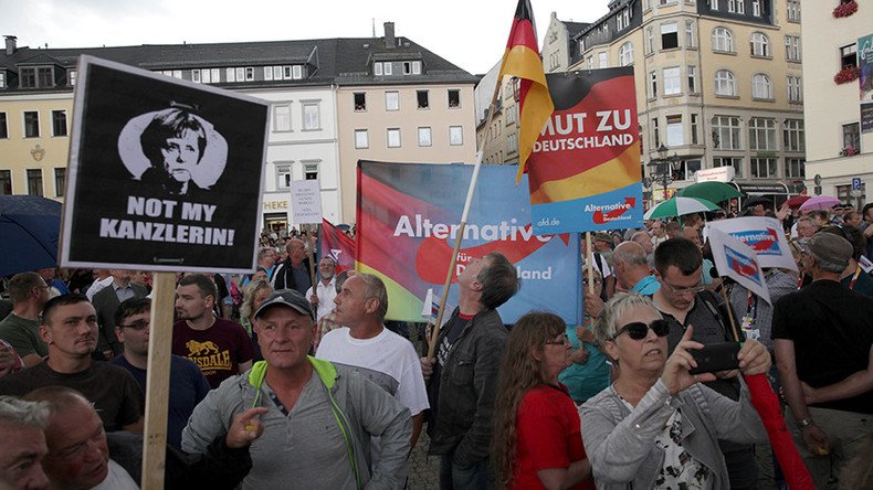 ‘Traitor’: Merkel booed at rally in eastern Germany (PHOTOS, VIDEO)