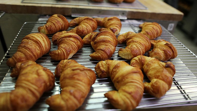 Sacré bleu: French up in arms over alt-croissant recipe (VIDEO)