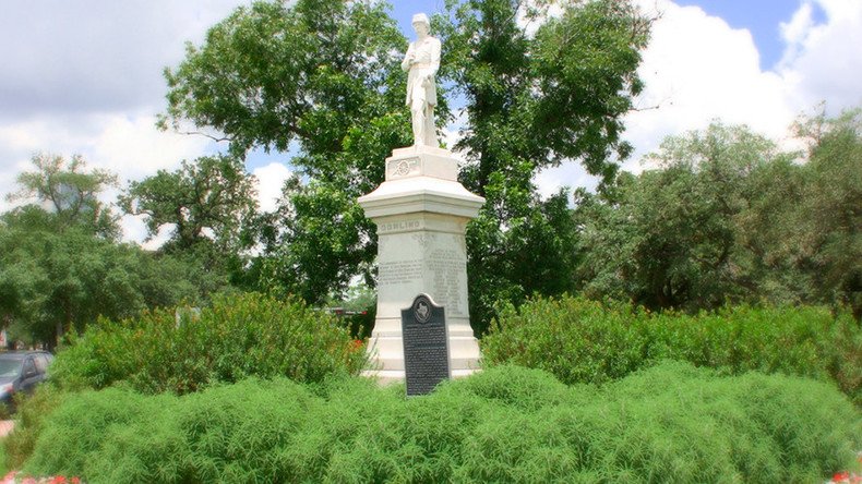 Texas man charged with trying to bomb Houston Confederate statue