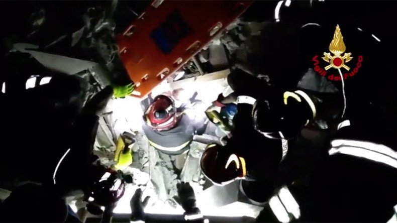 Dramatic video captures moment baby rescued from Naples earthquake rubble (VIDEO)