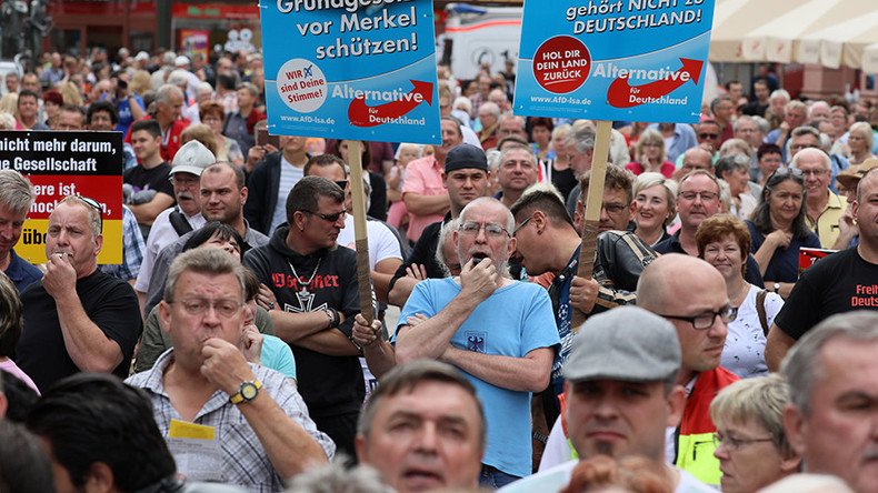 'Liar, liar’: Merkel heckled by anti-refugee crowd at election rally (VIDEO, PHOTO)