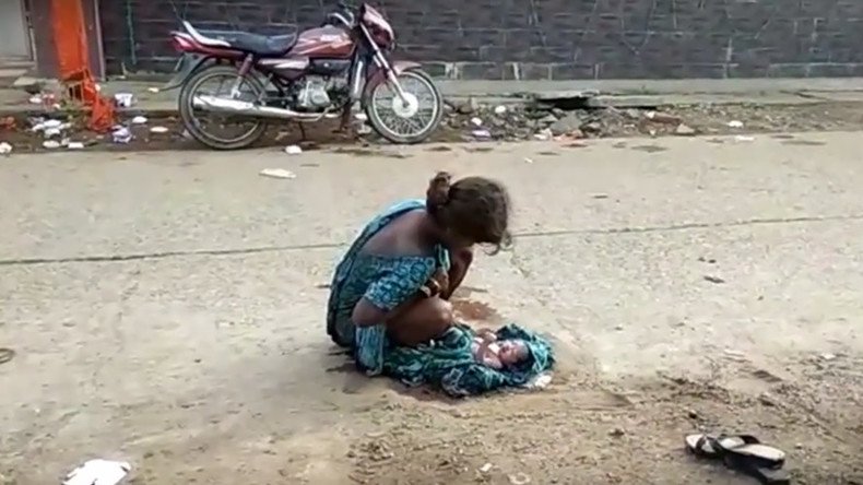 Indian girl, 17, forced to give birth on street, filmed moments after (VIDEO)