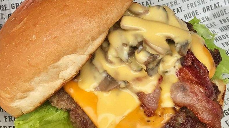 Hungry mobs descend on Philippines burger joint for 15 cents offer (PHOTOS & VIDEOS)