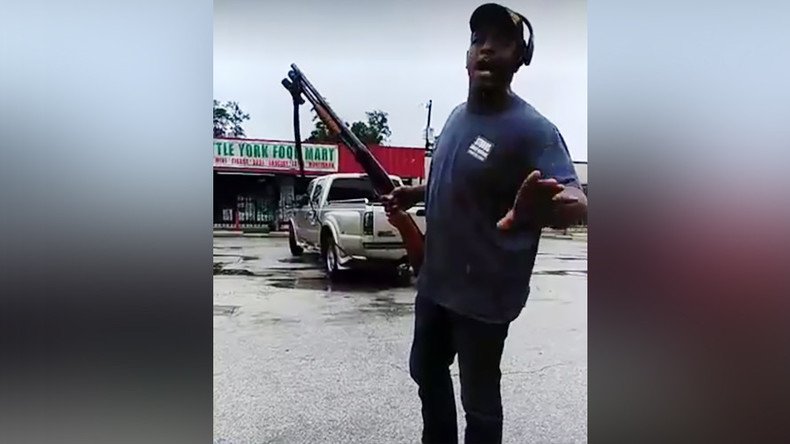 ‘That's a f**kin hero!’: Ex-SWAT team deputy fends off Houston looters with shotgun (VIDEO)