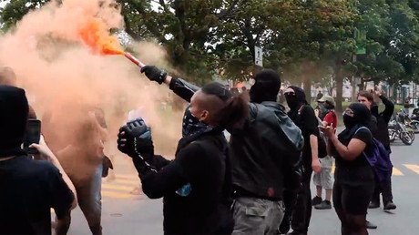 Clashes in Quebec as protesters block far right anti-immigrant demo (PHOTOS, VIDEOS)