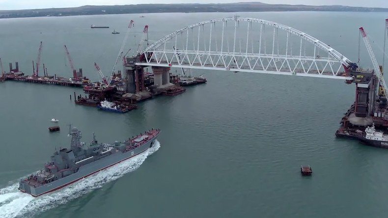 Russian navy ship passes under arch of epic Crimea Bridge for 1st time (VIDEO)