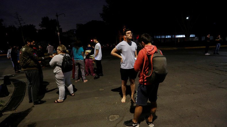 Bizarre lights spotted in skies above Mexico City during quake (VIDEOS)