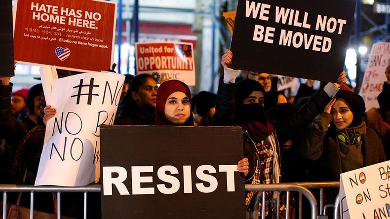 Supreme Court blocks 9th Circuit restrictions on Trump's refugee ban