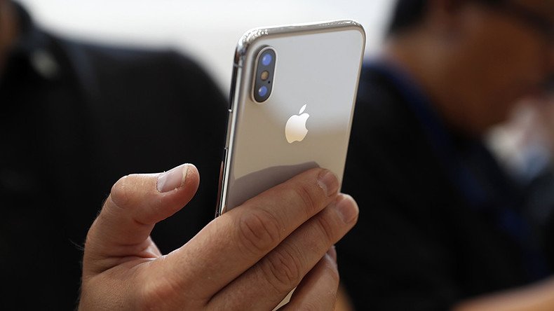 iPhone X facial recognition could give cops easy access to your cell