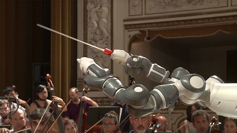 Bocelli sings praises of robotic conductor (VIDEO)