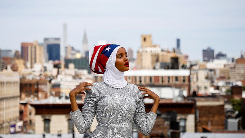 Former refugee becomes world’s 1st hijab-wearing US supermodel (PHOTOS)