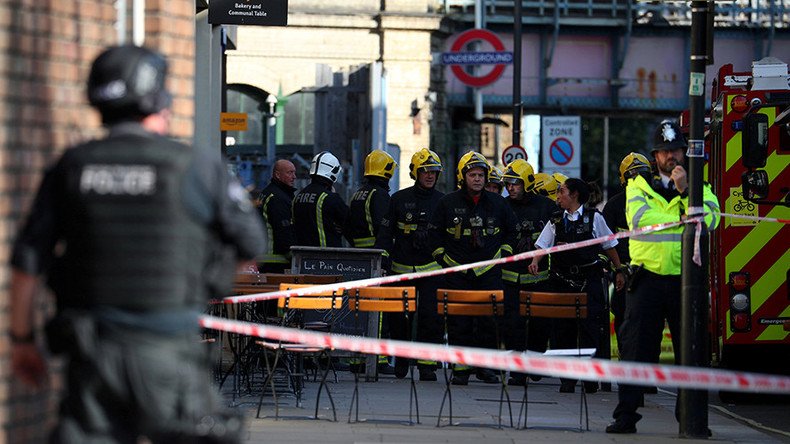 Twitter users urge calm after Parsons Green tube explosion