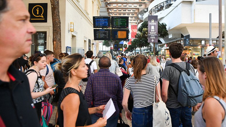 American tourists doused with acid in Marseilles, one suspect arrested