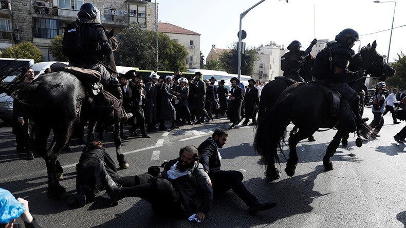 9 arrested after Orthodox Jews clash with police in Jerusalem over military draft (VIDEOS)