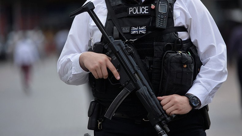 Armed police cordon off area of London Liverpool Street after 'suspicious package' found 