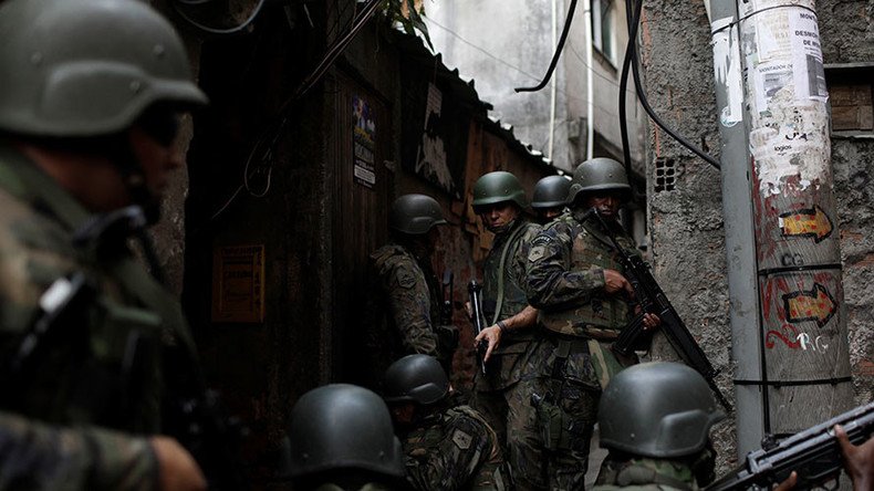 Rio favela turns into warzone as hundreds of troops quell gang violence outbreak (VIDEOS)