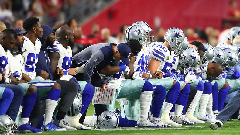 Crowd boos Cowboys as they take the knee before national anthem 