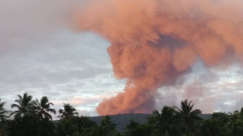 Mass evacuation ordered as lava & toxic gas threatens to overwhelm island (VIDEO)