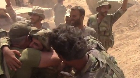 Syrian soldiers embrace after breaking 3-year ISIS siege of Deir ez-Zor (EXCLUSIVE VIDEO)