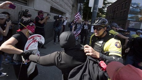 9 arrested after 'antifa' activists clash with far-right protesters in Oregon & Washington (PHOTOS)