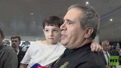 2 Russian orphans whose parents were killed in Iraq arrive in Moscow (VIDEO)