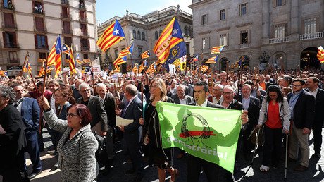 ‘Don’t underestimate Catalan strength’: Mayors march in defiance of Madrid (PHOTOS, VIDEO)