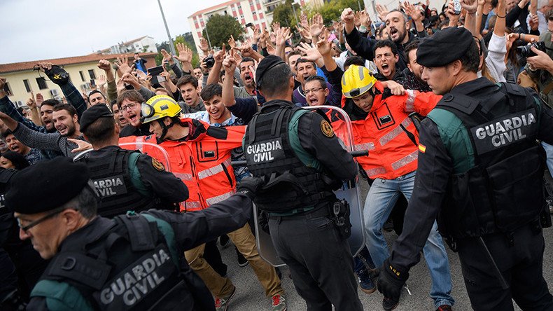 Catalonian firefighters protecting voters beaten by Spanish riot police (PHOTOS, VIDEOS)