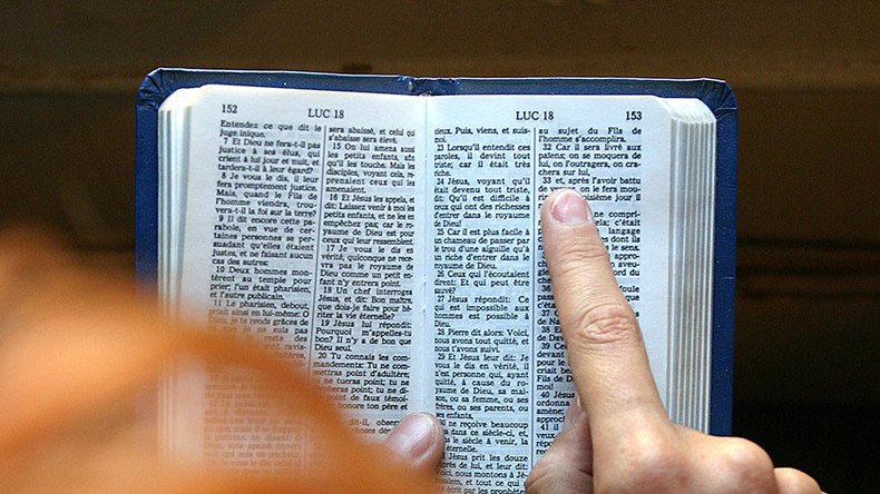 Passenger reading aloud from Bible causes panic on London rush hour train